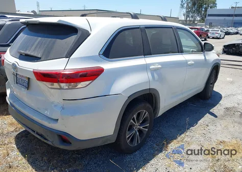2018 Toyota Highlander Le z USA, uszkodzony, nr VIN 5TDZARFH8JS033218